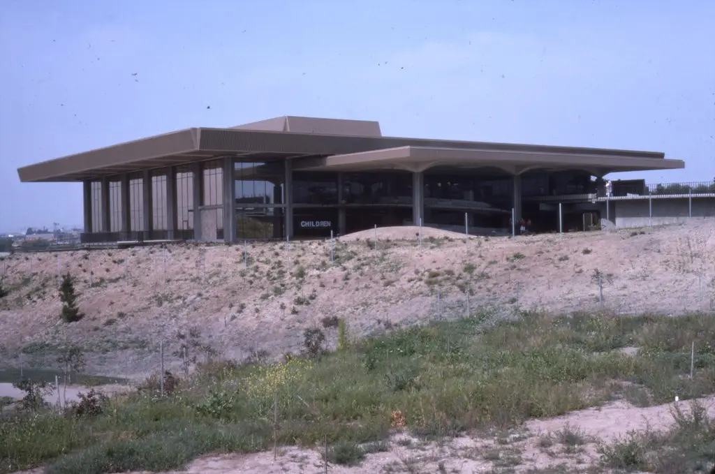 Huntington Beach Central Library and the newly built Central Park photographed in May 1975, the library still brand new.